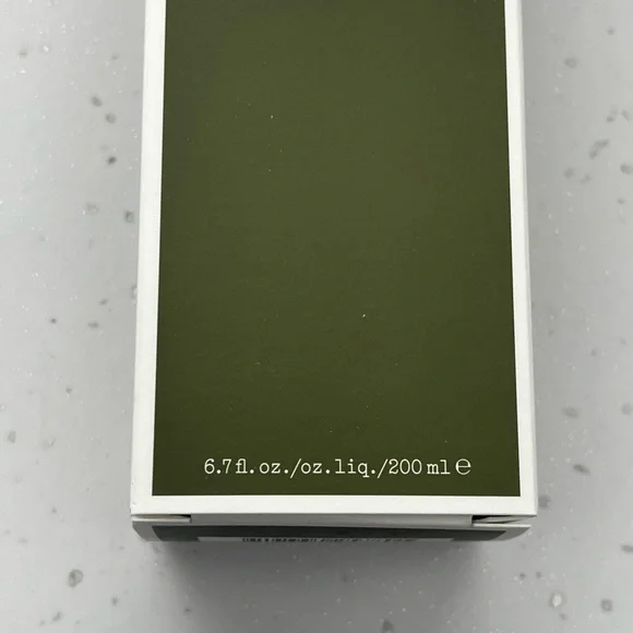 New ORIGINS Mega-Mushroom Relief & Resilience 200ml Soothing Treatment Lotion - Picture 4 of 9